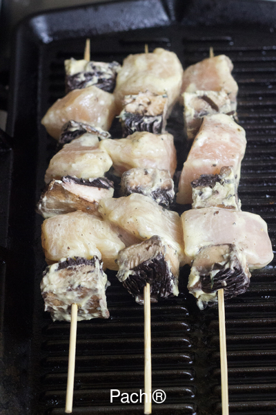 Pinchos de Pollo con Salsa de Marañón