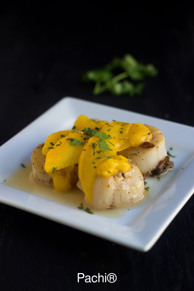 Vieiras en Salsa de Hierbas y Mango