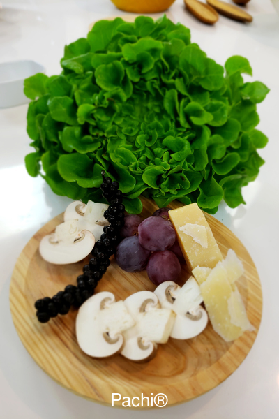 Lechuga Bibb con Hongos y Uvas