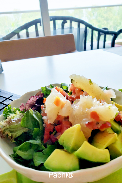 Lechuga con Tomate en cubitos y Aguacate