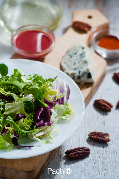 Mezcla de Lechuga con Queso Azul y Nueces Pecanas Picantes y Asadas