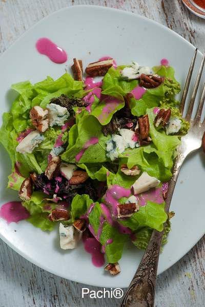 Mezcla de Lechuga con Queso Azul y Nueces Pecanas Picantes y Asadas