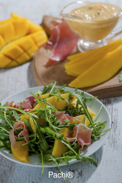 Hojas verdes con Jamón Serrano y Mango