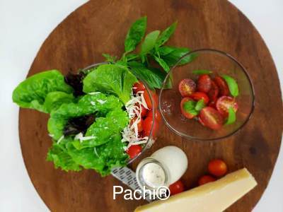 Lechuga Romana con Tomate Cherry y Vinagre Balsámico