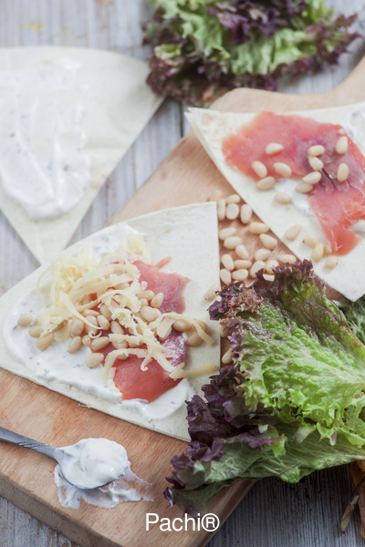 Mini Pitas de Atún con Queso Blanco Cheddar